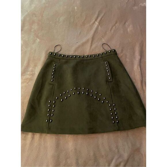 NWT Promesa Faux Suede Mini Skirt With Studs Olive Green Size M - Picture 3 of 10
